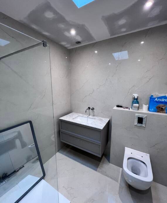 Bathroom renovation Chelsea sleek marble tiling
